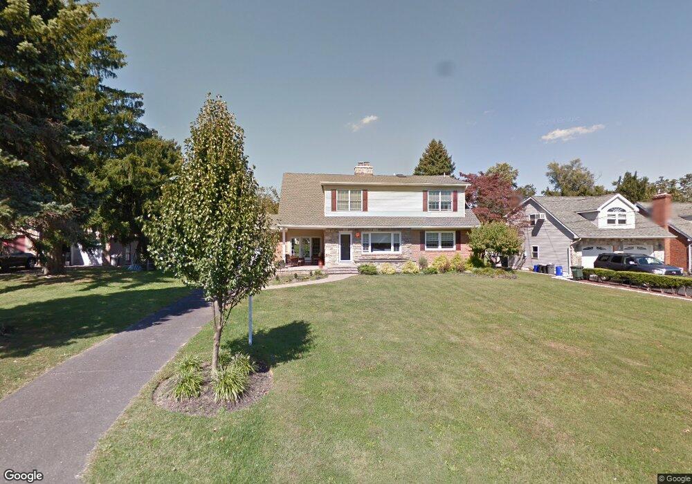 912 E Maple Dr, Southampton, PA 18966 - photo 1