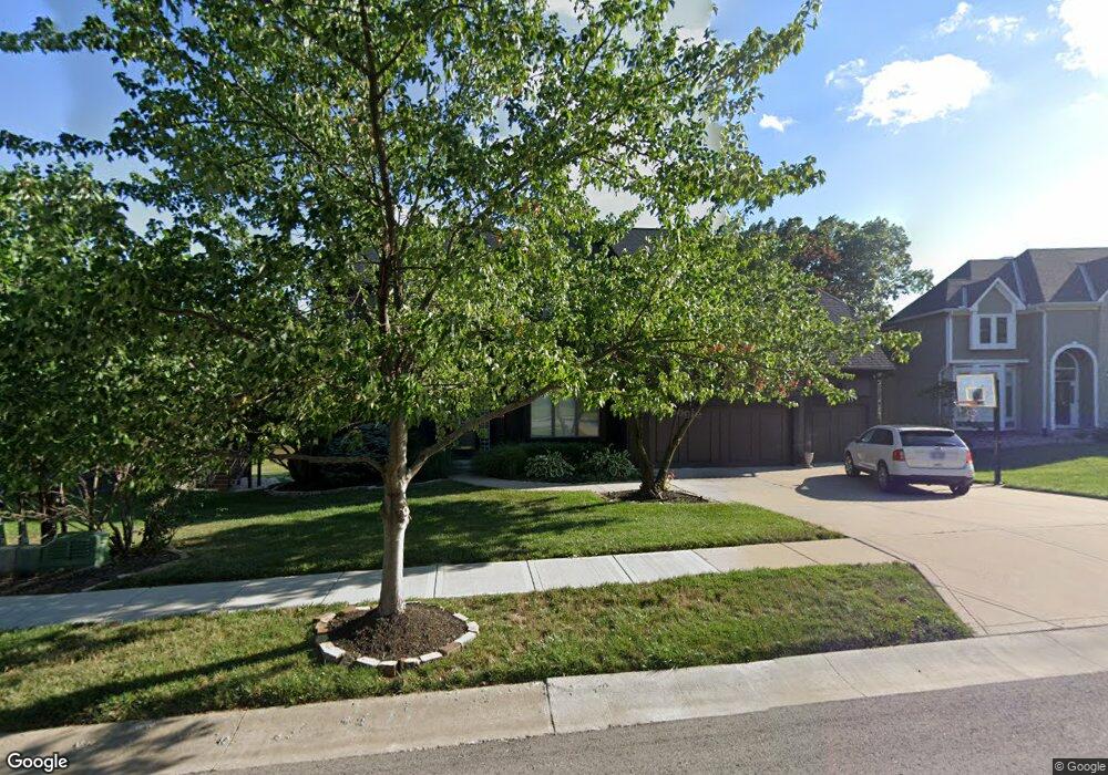 5634 Cottonwood Dr, Shawnee, KS 66216 - photo 1