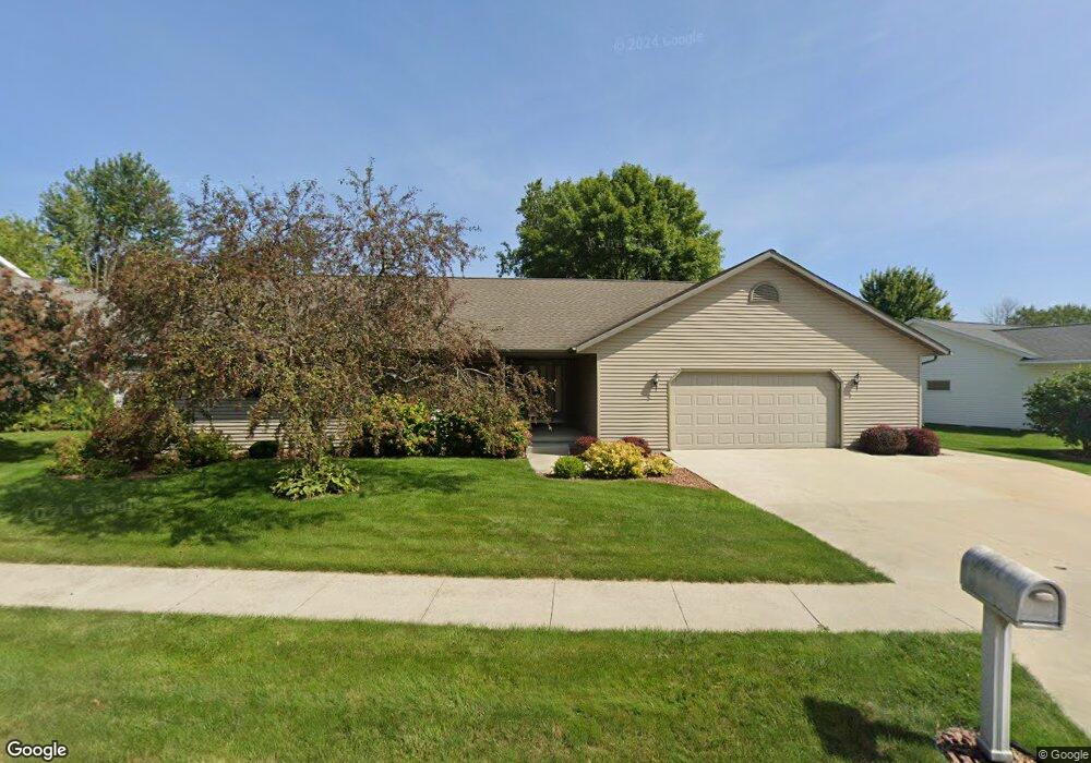 1916 Lexington Dr, Manitowoc, WI 54220 - photo 1