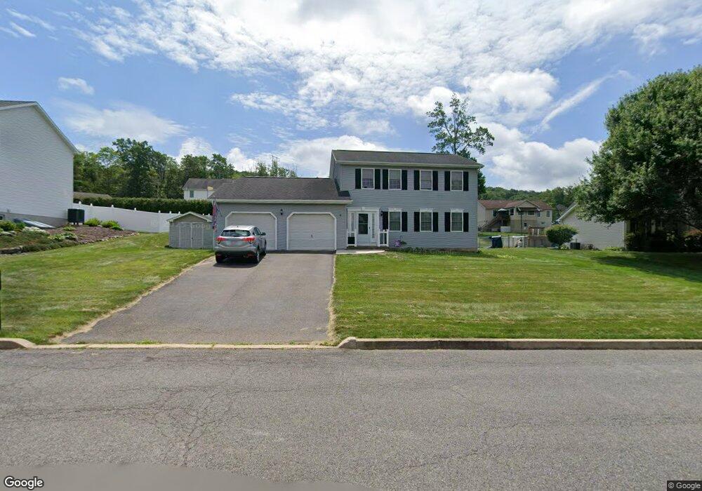 118 Kestrel Rd, Mountain Top, PA 18707 - photo 1