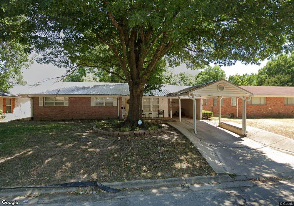 1716 Harris St, Gainesville, TX 76240 - photo 1