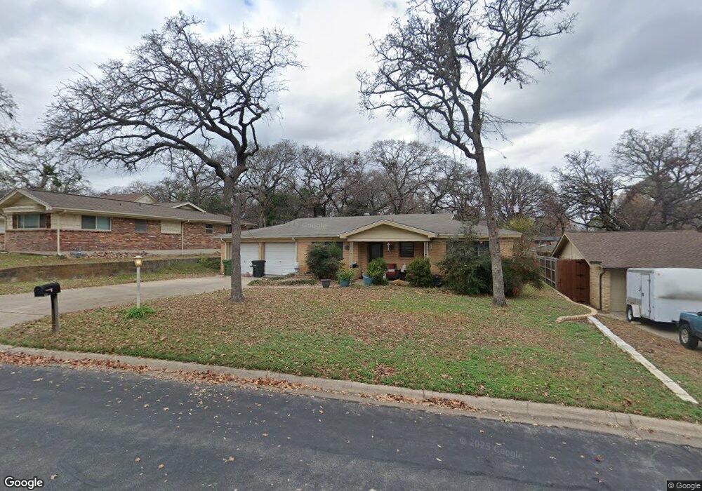 628 Forest Ln, Hurst, TX 76053 - photo 1