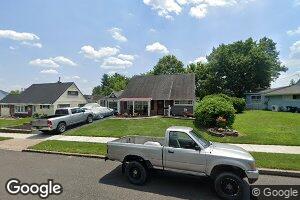 28 Cactus Rd, Levittown, PA 19057
