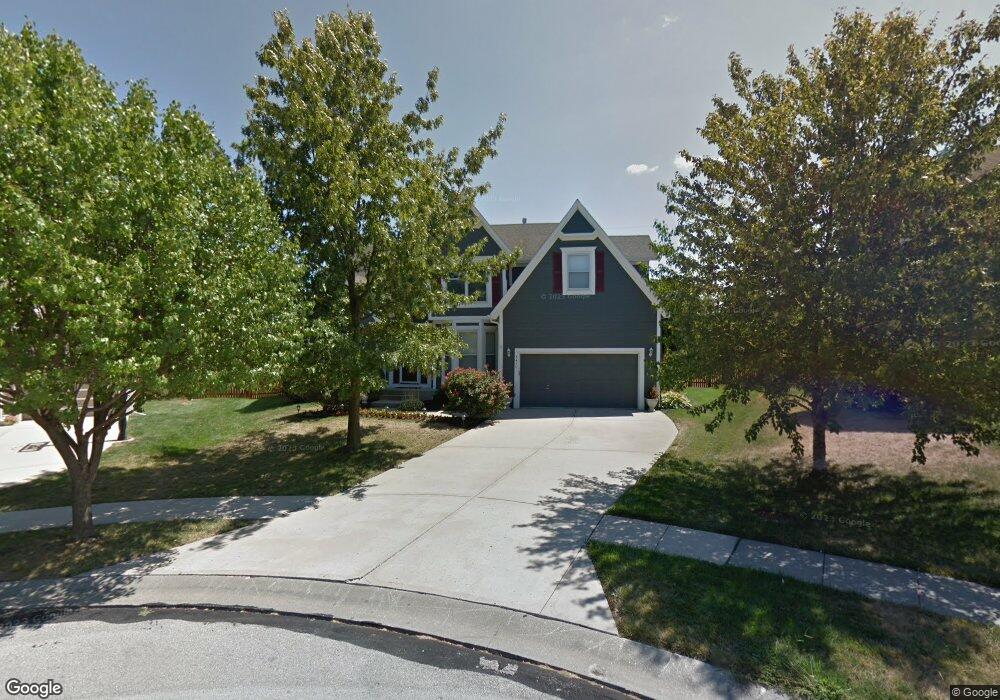 5419 Roundtree Ct, Shawnee, KS 66226 - photo 1