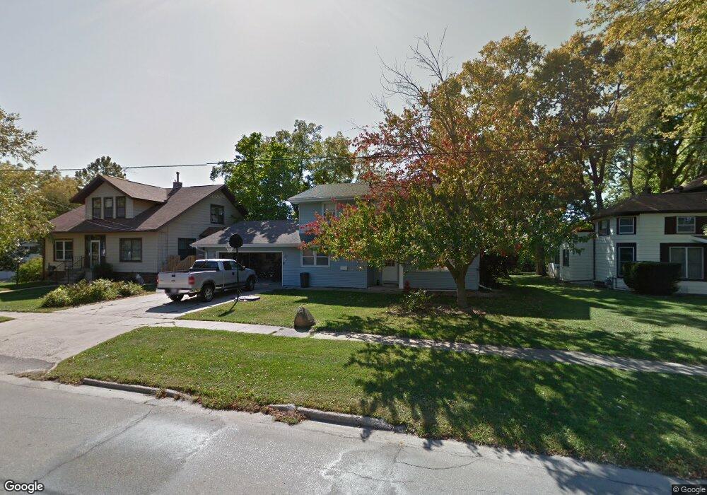 1227 N 4th Ave W, Newton, IA 50208 - photo 1