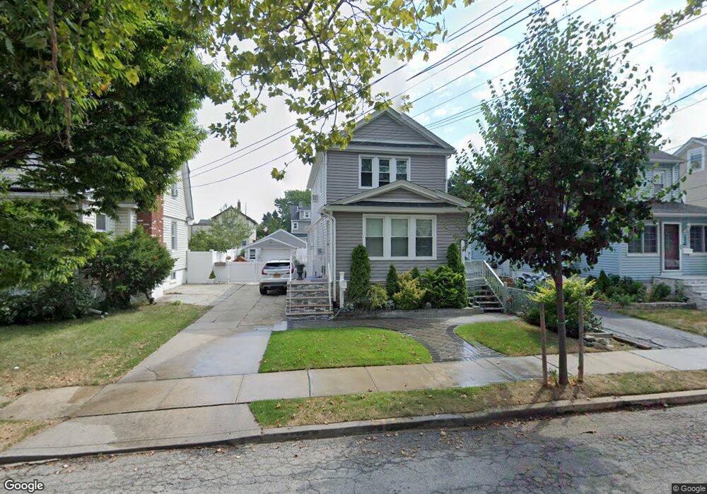 103 Berkley St unit 2nd Fl, Valley Stream, NY 11581 - photo 1