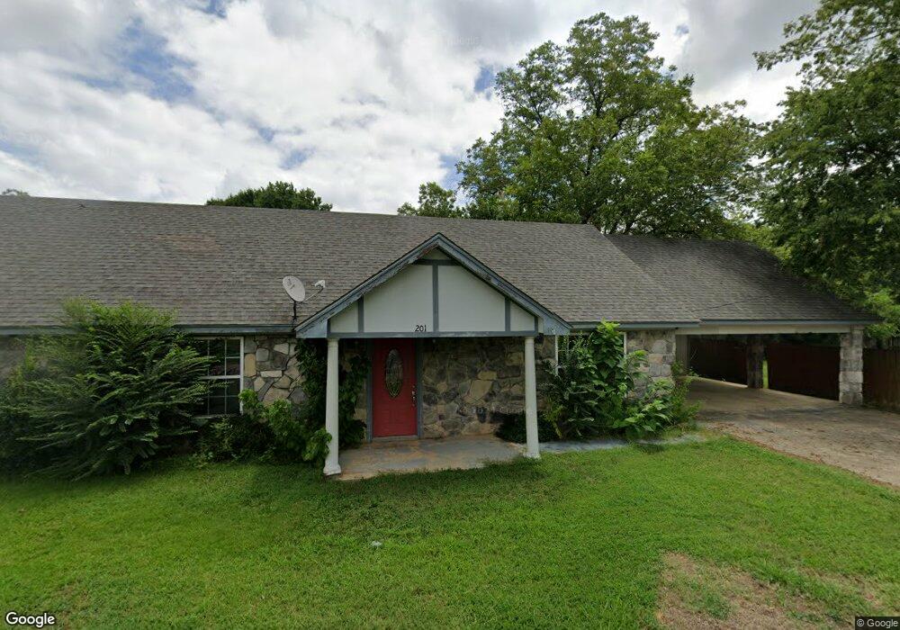 201 S 10th St, Hugo, OK 74743 - photo 1