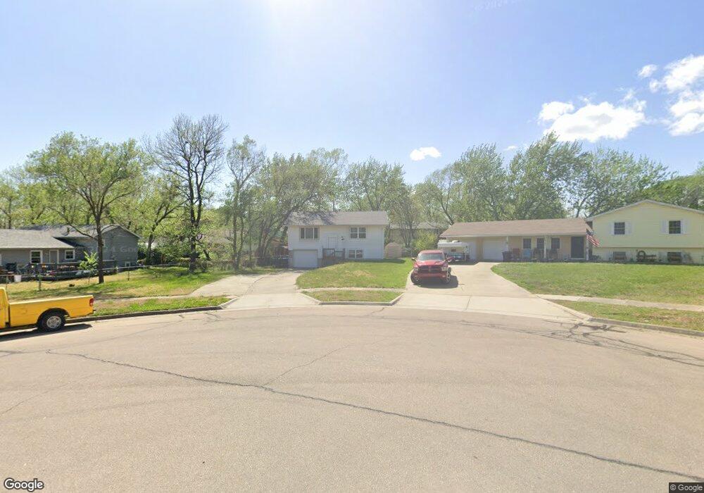 3627 SE Pinecrest Ct, Topeka, KS 66605 - photo 1