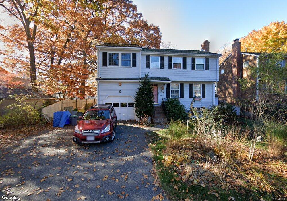 134 Woodside Ln, Arlington, MA 02474 - photo 1