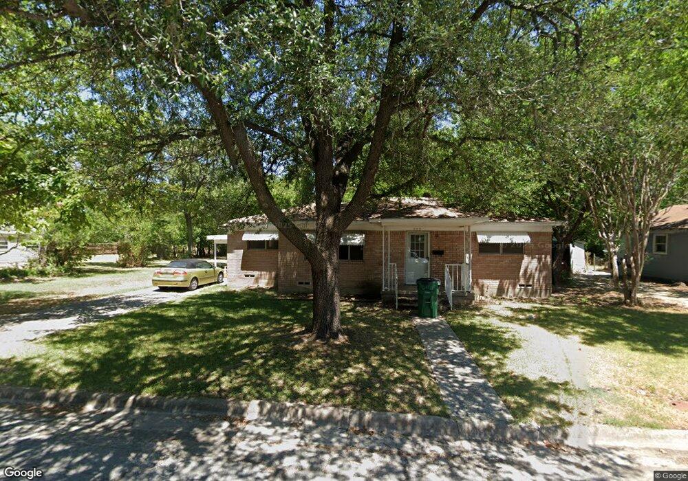 202 S Howeth St, Gainesville, TX 76240 - photo 1