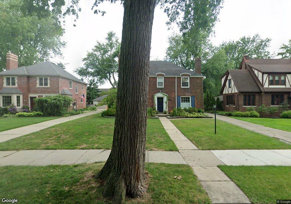 871 Lakepointe St, Grosse Pointe Park, MI 48230 - photo 1