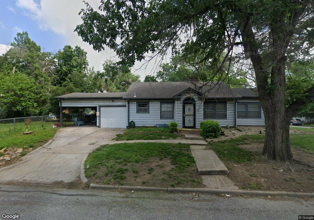 2440 SW Harrison St, Topeka, KS 66611 - photo 1