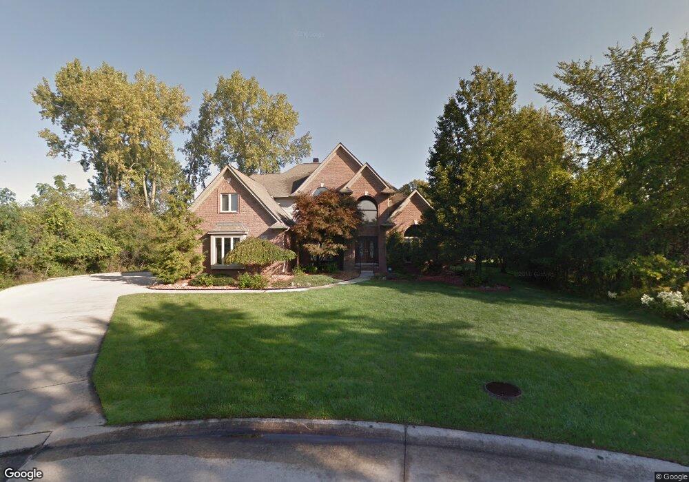 23797 Cadillac Ct, Grosse Ile, MI 48138 - photo 1