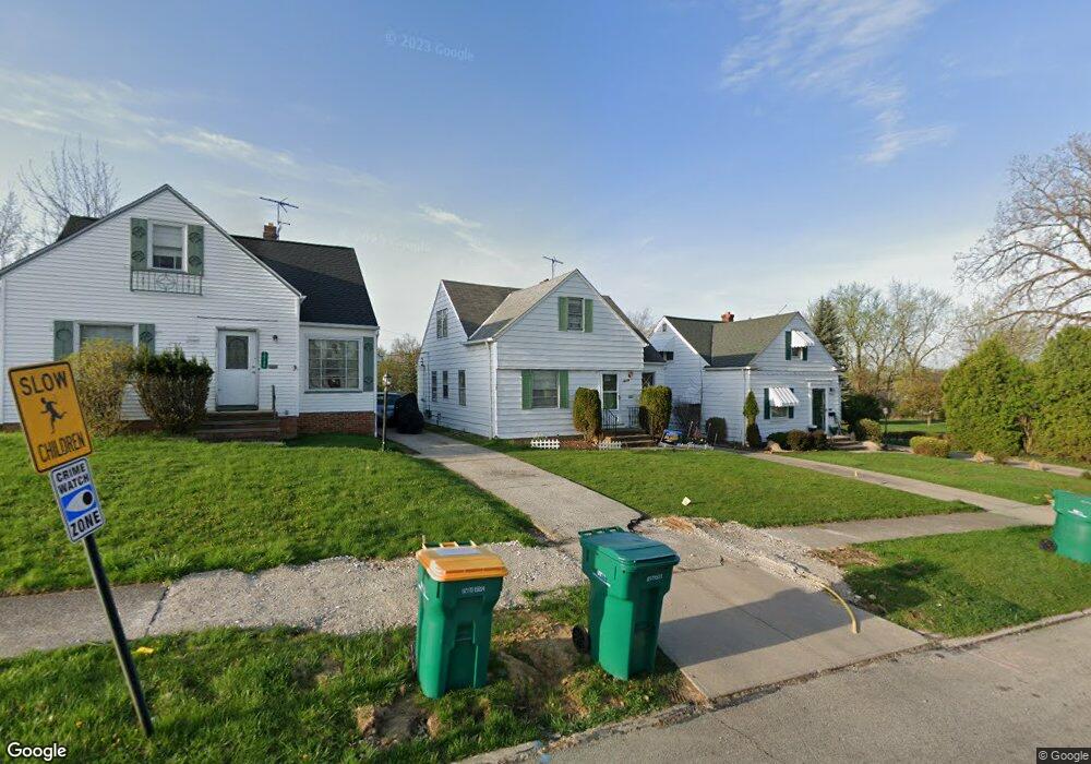 19104 Beverly Ave, Maple Heights, OH 44137 - photo 1