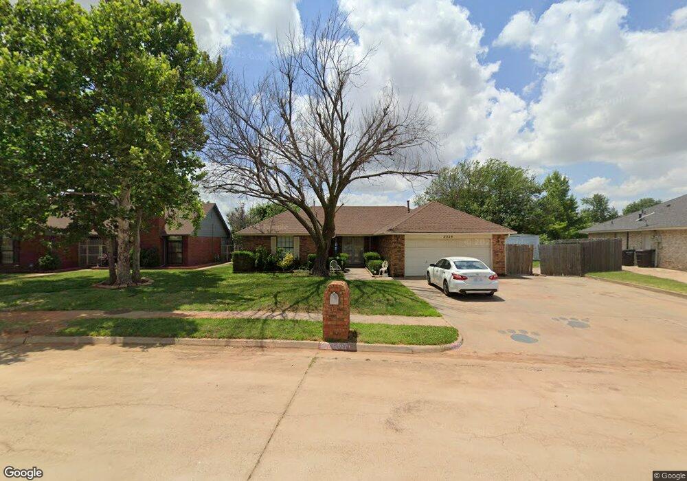 2329 E Hills Dr, Moore, OK 73160 - photo 1
