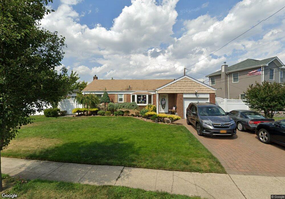 794 Magnolia Dr, Franklin Square, NY 11010 - photo 1