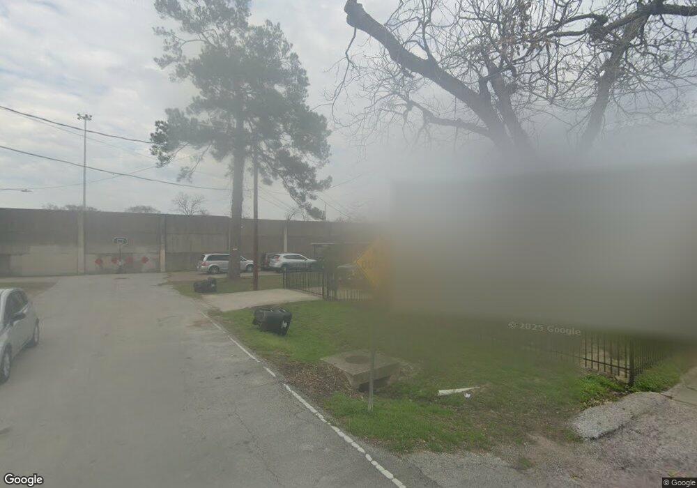 000 Kelley, Houston, TX 77009 - photo 1