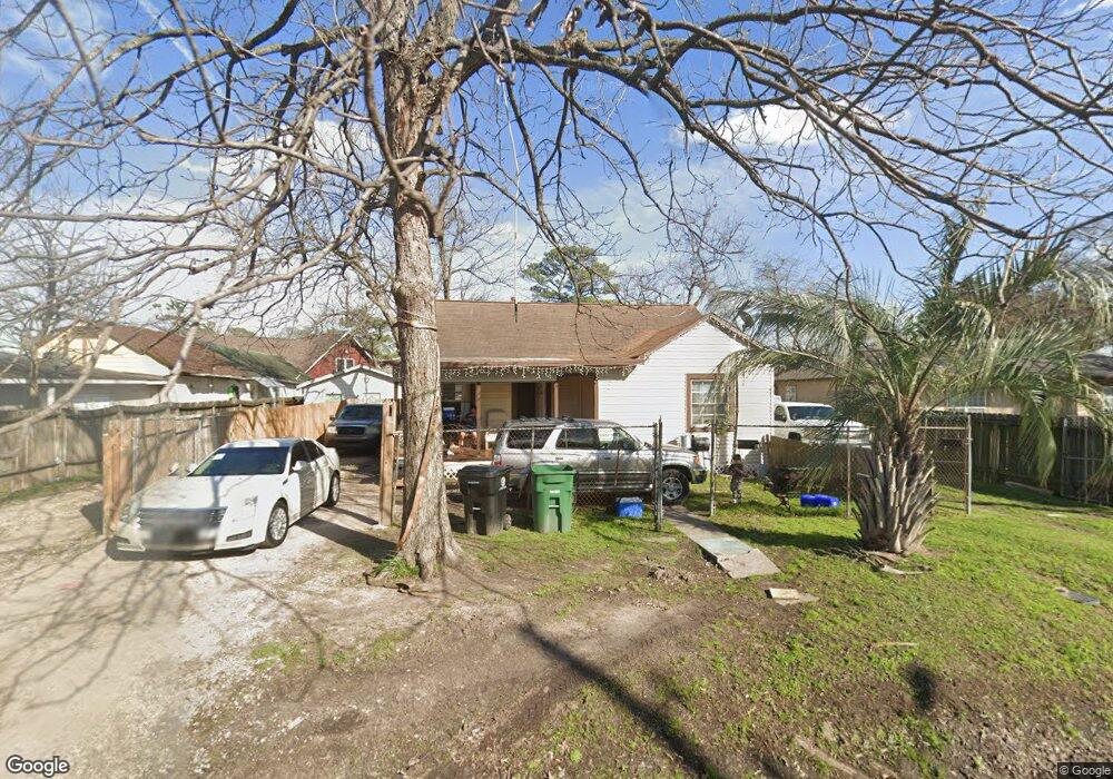 7716 Appleton St unit B, Houston, TX 77022 - photo 1