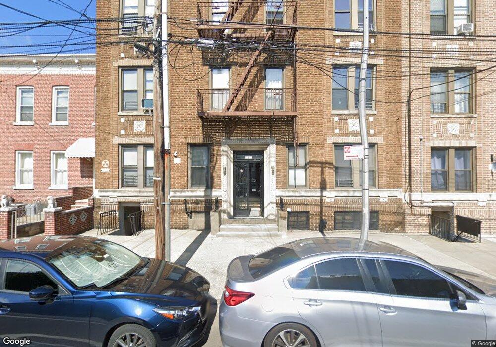 25-42 43 Rd St unit 20, New York City, NY 11103 - photo 1