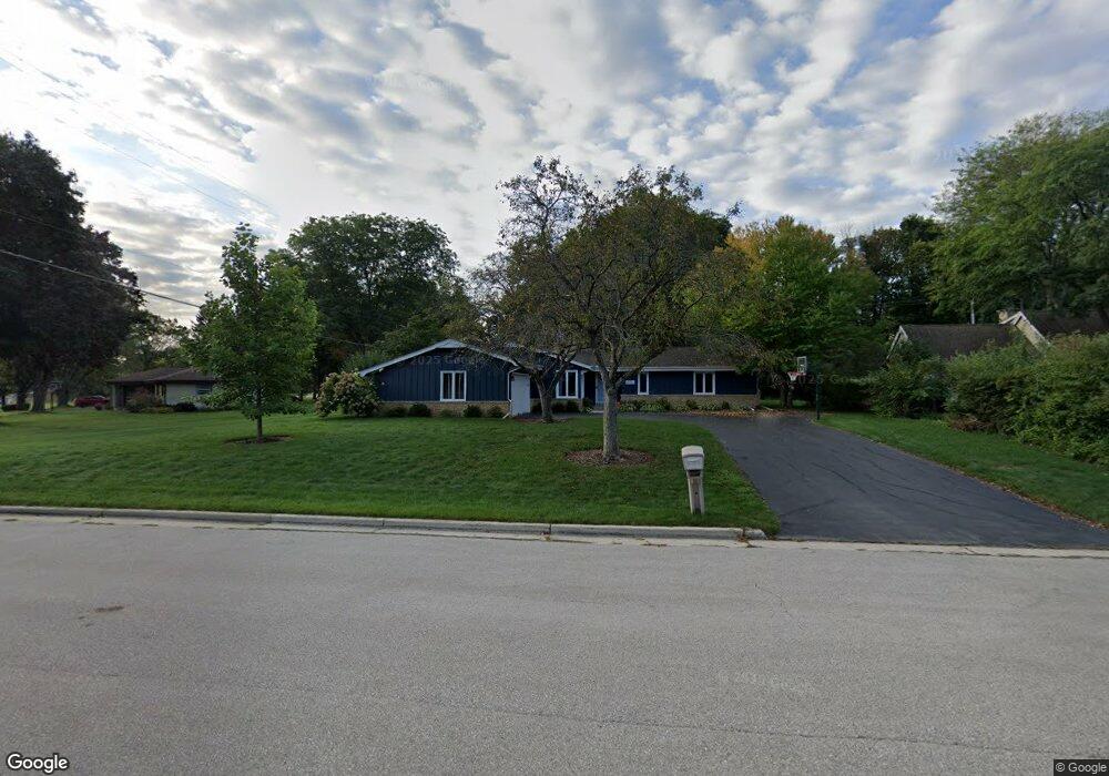 N76W14415 Northpoint Dr, Menomonee Falls, WI 53051 - photo 1