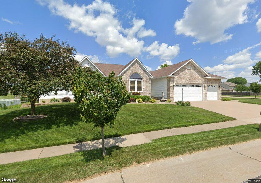 5408 Shawnee Dr, Davenport, IA 52804 - photo 1