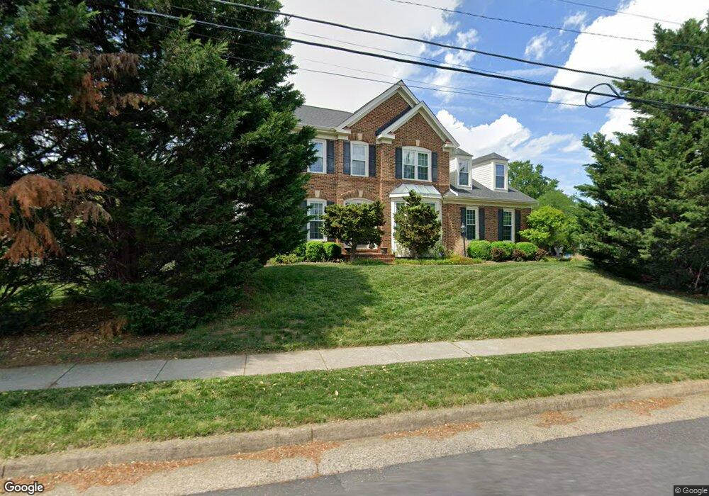 8301 Lord Fairfax Ct, Vienna, VA 22182 - photo 1