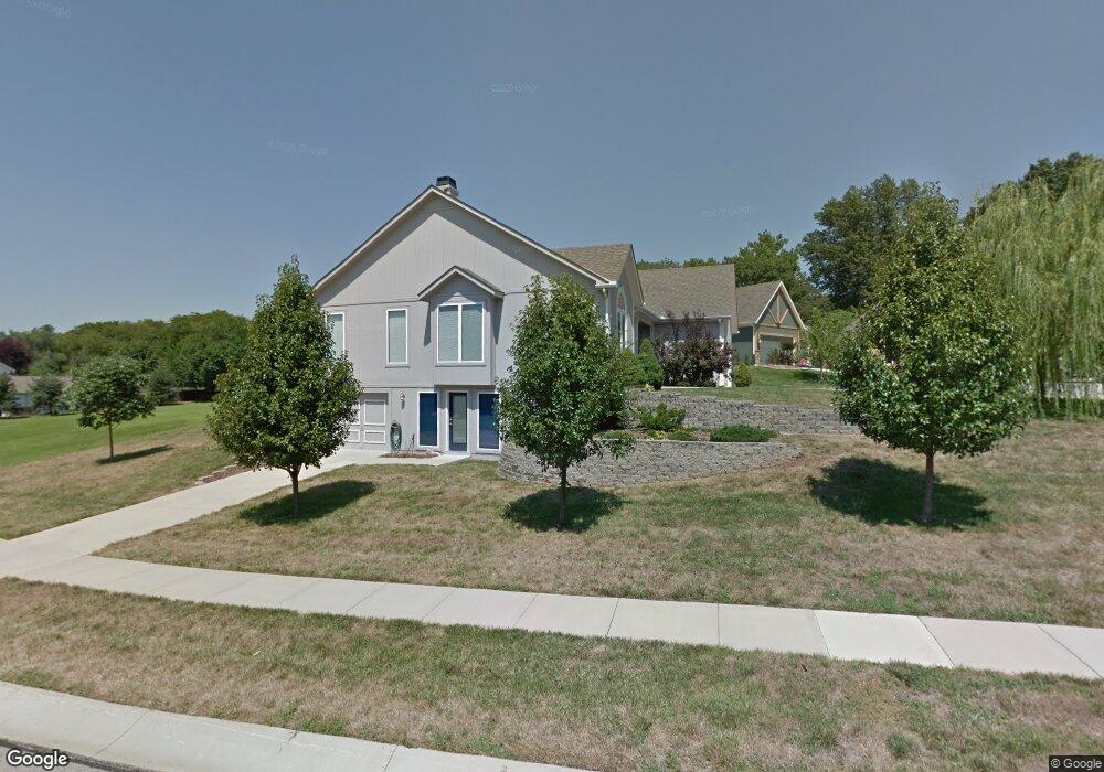 10532 W 49th Place, Shawnee, KS 66203 - photo 1