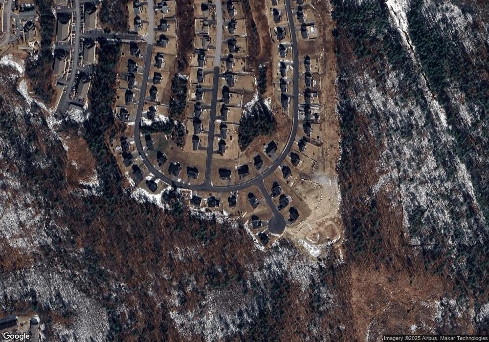 207 University Cir, Hooksett, NH 03106 - photo 1