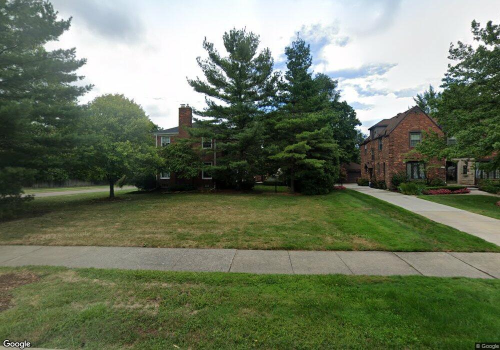 570 Lakepointe St, Grosse Pointe Park, MI 48230 - photo 1