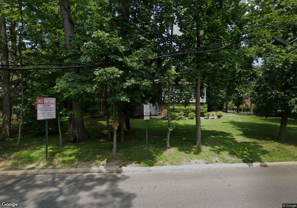 46 Kings Point Rd, Great Neck, NY 11024 - photo 1