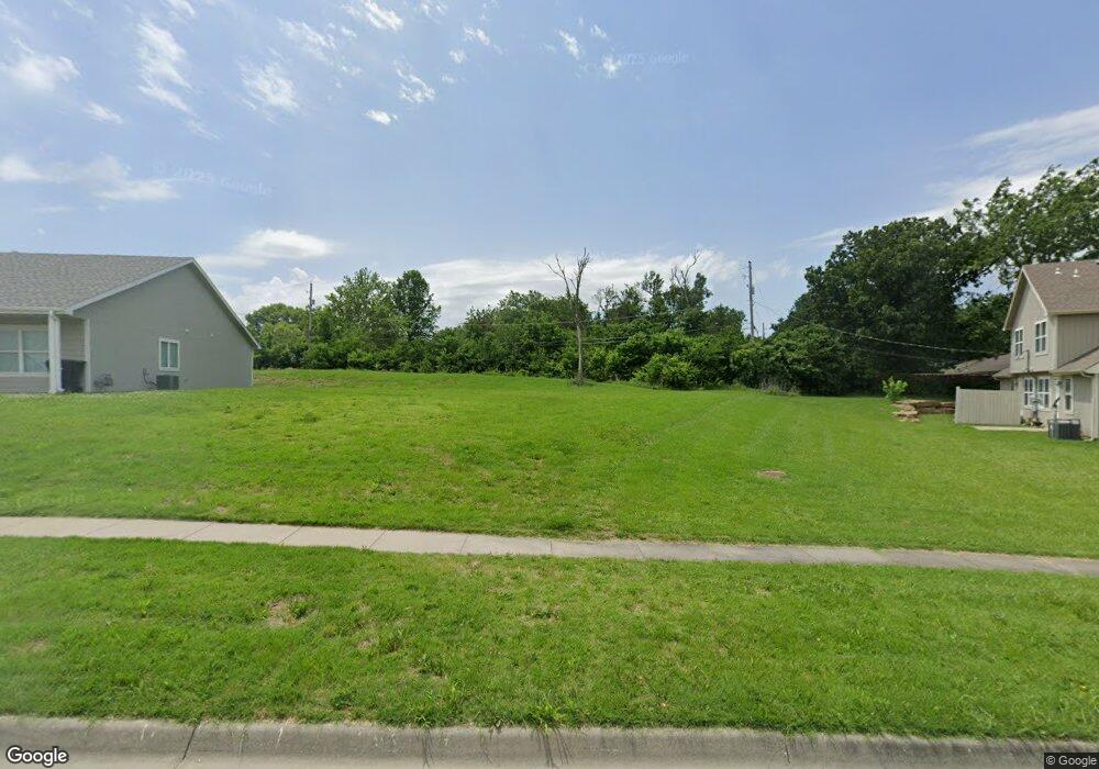 3221 SW Clare Ave, Topeka, KS 66611 - photo 1
