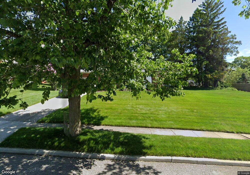 15 Donna Ln, ComMacK, NY 11725 - photo 1