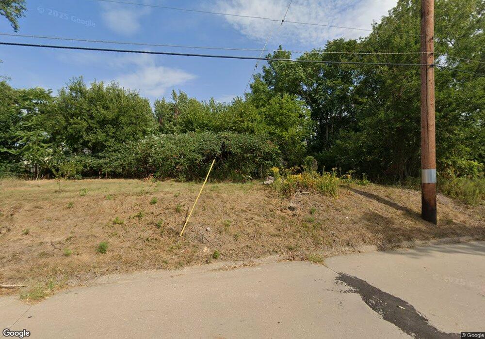 1352 Center St NE, Cedar Rapids, IA 52402 - photo 1