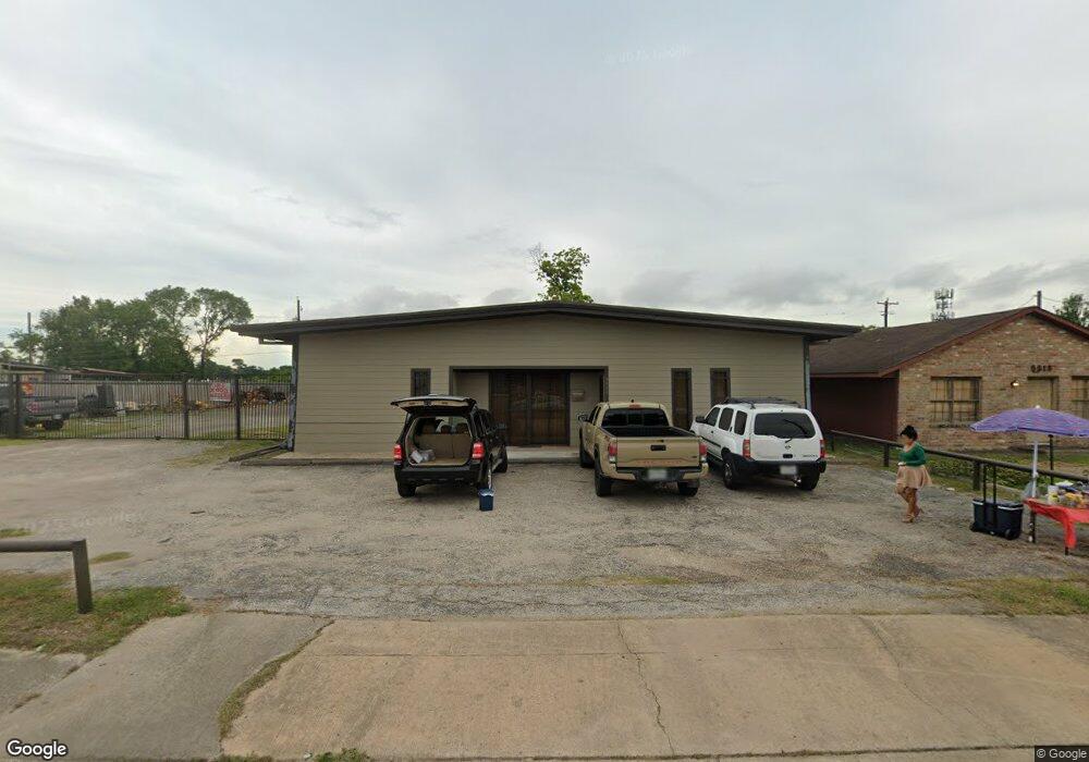 5511 Pinemont Dr, Houston, TX 77092 - photo 1