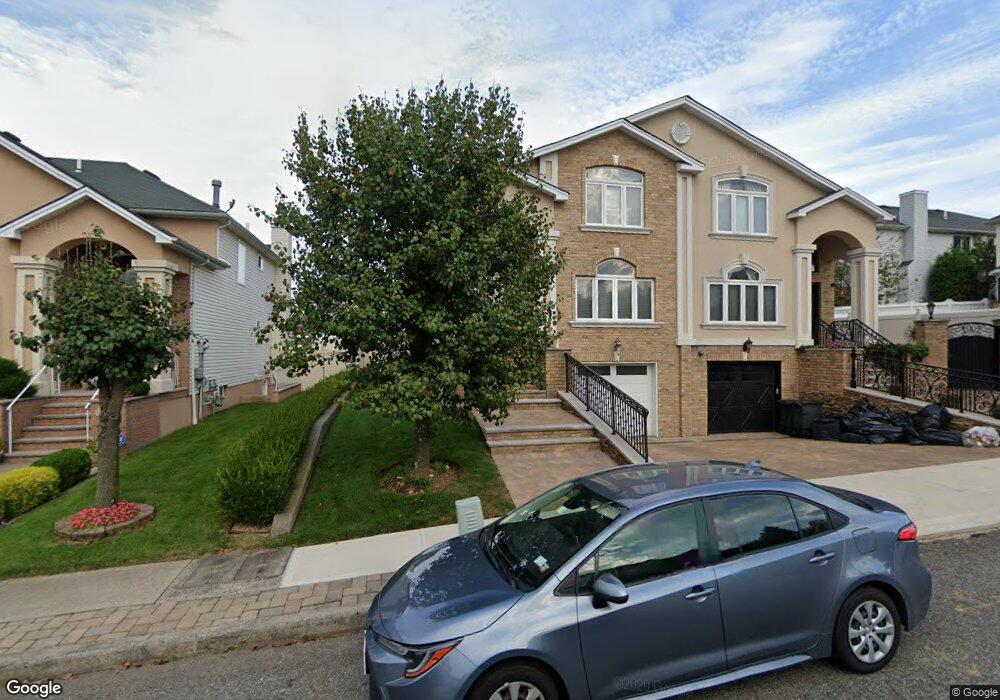 29 Wycliff Ln, Staten Island, NY 10312 - photo 1