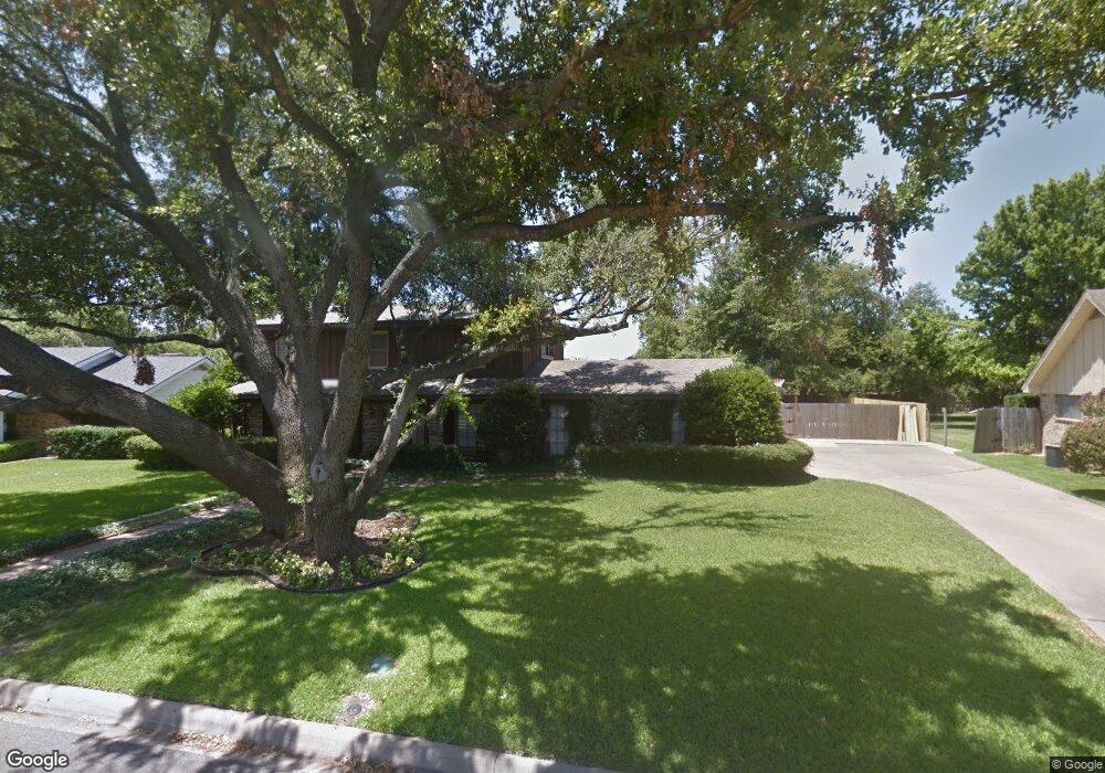 914 S Colonial Dr, Cleburne, TX 76033 - photo 1