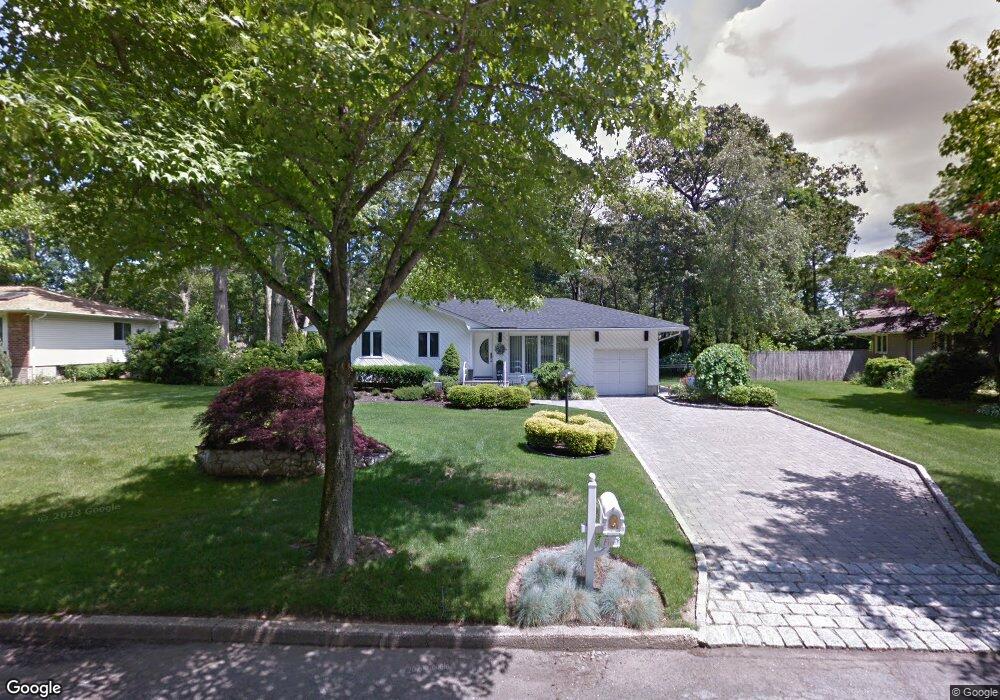 5 Partridge Dr, ComMacK, NY 11725 - photo 1