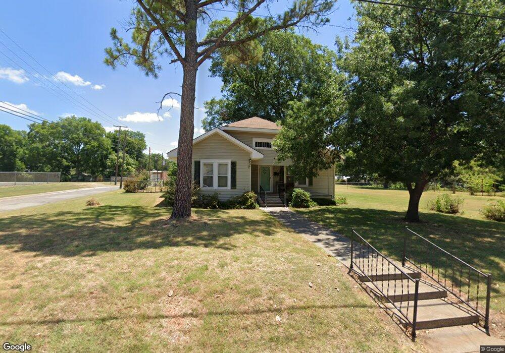 818 N Weaver St, Gainesville, TX 76240 - photo 1