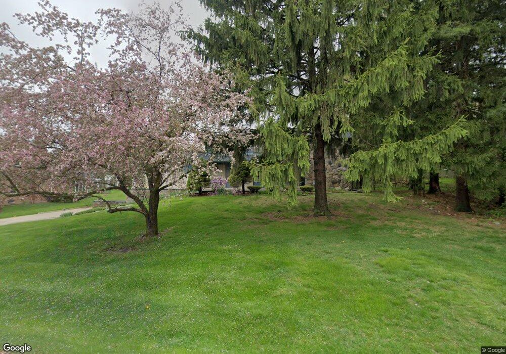 1011 Greentree Rd, Bloomfield Hills, MI 48304 - photo 1