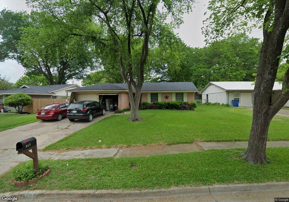 517 Lakeshore Dr, Ennis, TX 75119 - photo 1