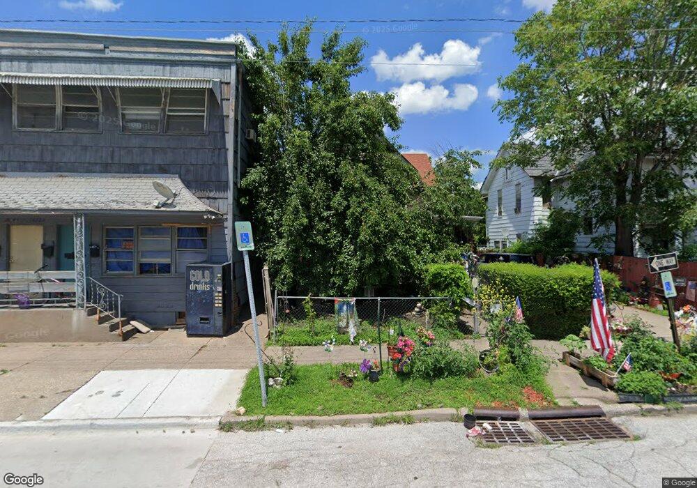 1610 W 4th St, Davenport, IA 52802 - photo 1