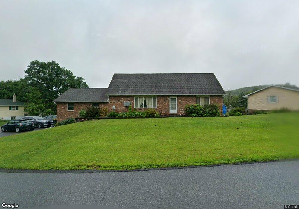 7315 W Hillcrest Ln, Slatington, PA 18080 - photo 1