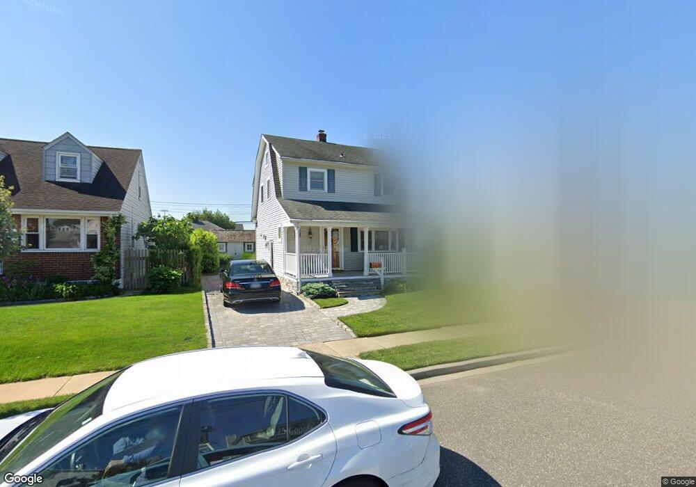 87 Dow Ave, Mineola, NY 11501 - photo 1