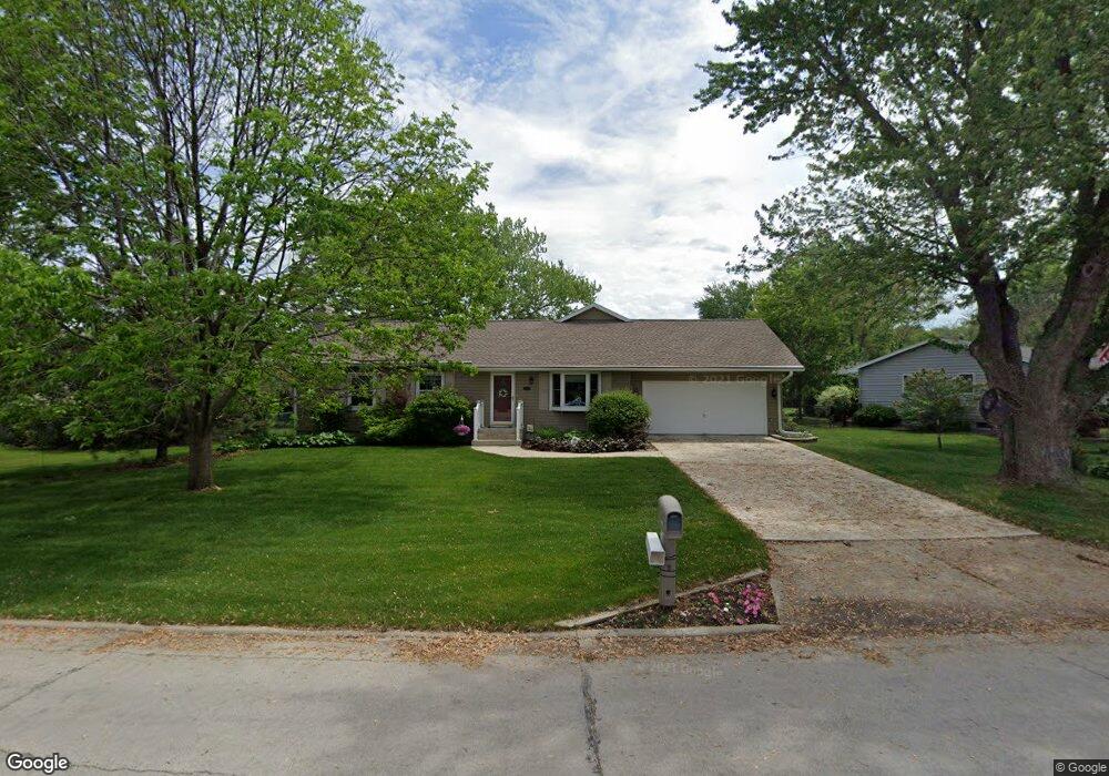 3618 Carlton Dr, Cedar Falls, IA 50613 - photo 1