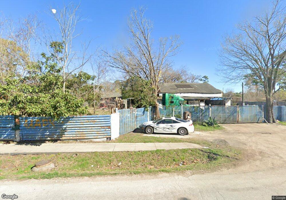 6715 Weaver Rd, Houston, TX 77028 - photo 1