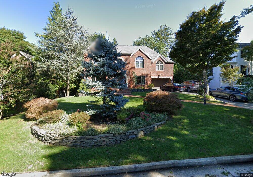 82 Mill Spring Rd, Manhasset, NY 11030 - photo 1