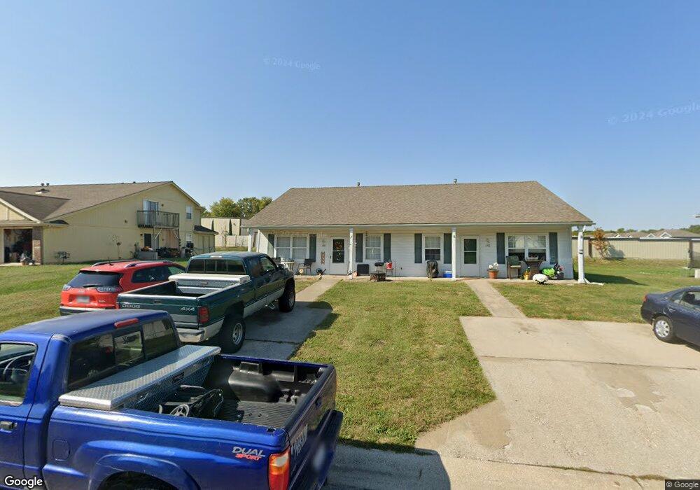 128 N Crest Dr, Raymore, MO 64083 - photo 1