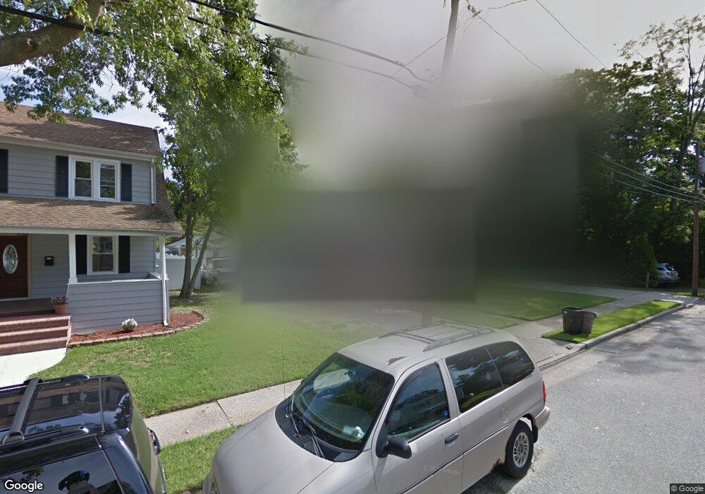 551 Maple St, West Hempstead, NY 11552 - photo 1