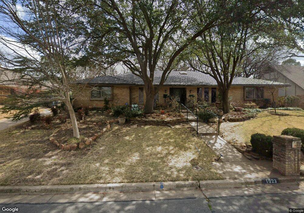 1023 Loch Lomond Dr, Arlington, TX 76012 - photo 1