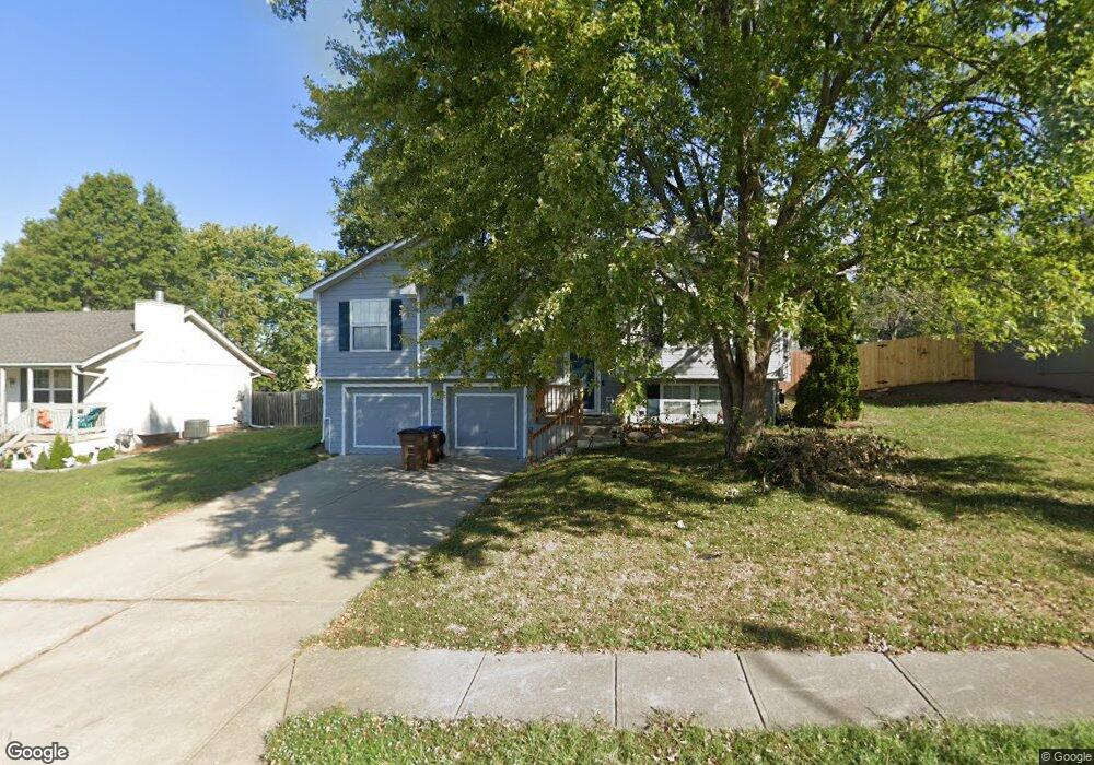 1702 Roberta Dr, Raymore, MO 64083 - photo 1